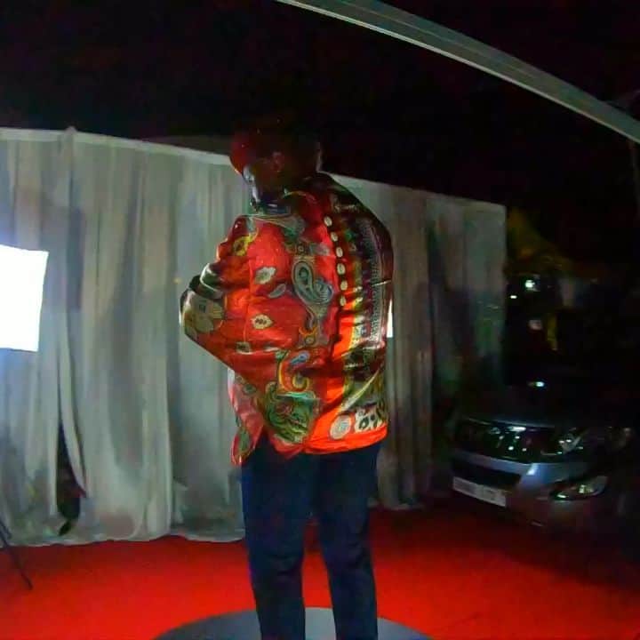 Fuse ODGのインスタグラム：「Pulled up to @rhythmsondarunway_gh to witness some raa raa raah vibes  🇬🇭🇬🇭🇬🇭🇬🇭🌍  Beautiful night of Ghanaian fashion and music 💥..well done to my blooda  @simply_kod...one of the baddest!! Congratulations on ya upcoming collection 🥳  Styled by: @irockgh  #ThisIsNewAfrica」