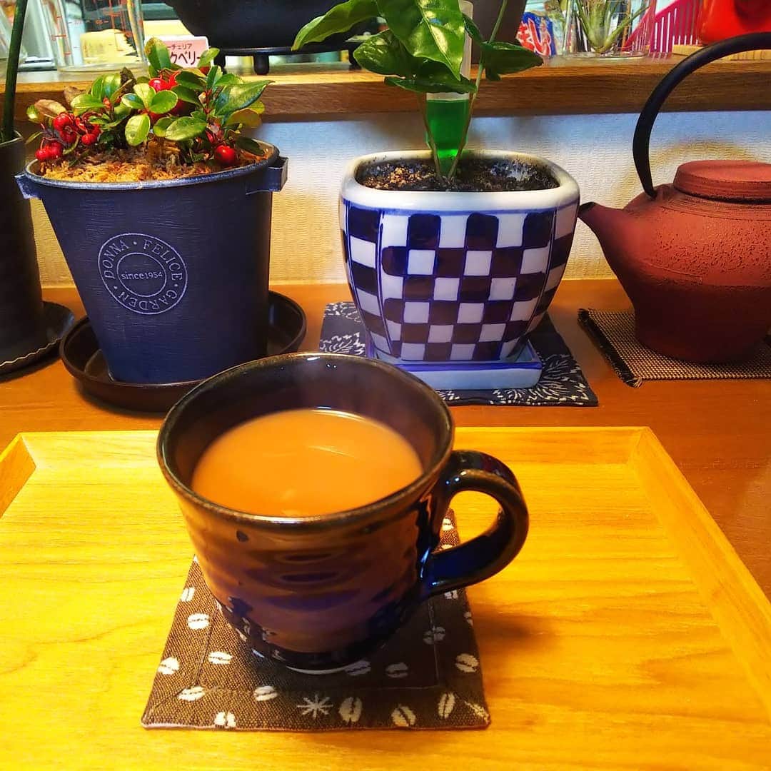 みながわゆみさんのインスタグラム写真 - (みながわゆみInstagram)「#おはようございます #今日も素敵な一日を #仕事頑張ろう #コーヒー #coffee #朝のひととき #癒される時間 #感謝 #ありがとう #ビックベリー」11月16日 5時38分 - nama.09.19