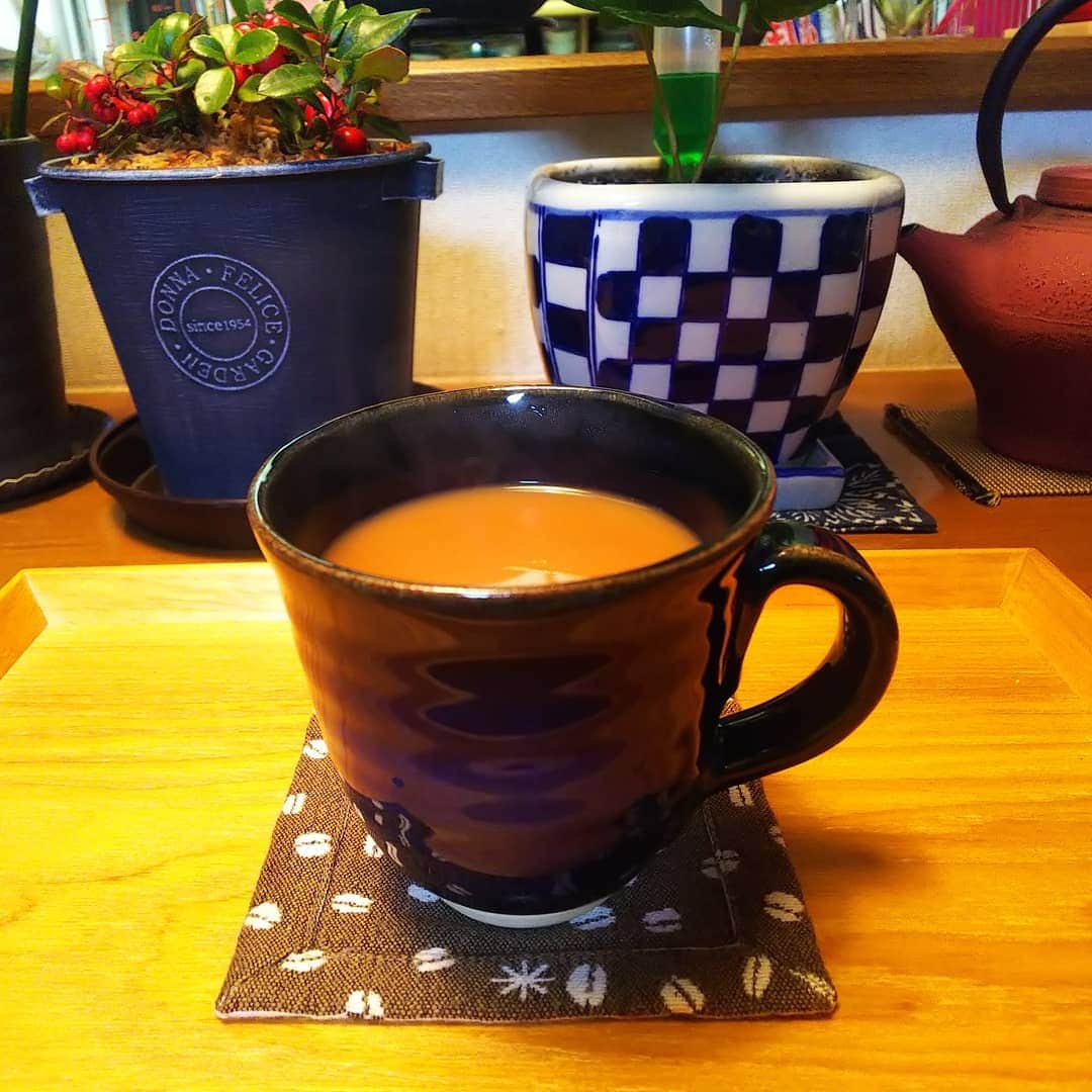 みながわゆみさんのインスタグラム写真 - (みながわゆみInstagram)「#おはようございます #今日も素敵な一日を #仕事頑張ろう #コーヒー #coffee #朝のひととき #癒される時間 #感謝 #ありがとう #ビックベリー」11月16日 5時38分 - nama.09.19