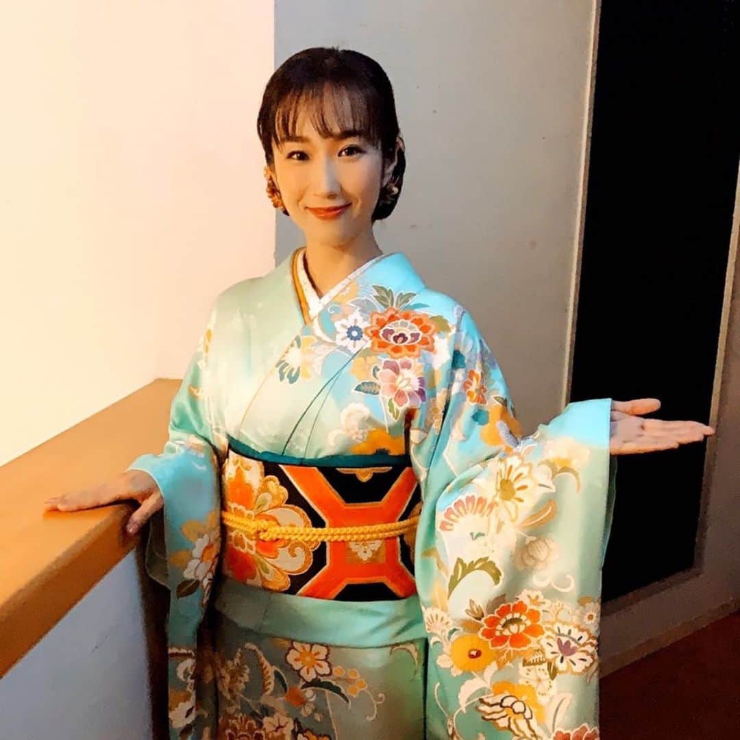 椎名佐千子のインスタグラム：「昨日は、新潟県新発田市から NHKのど自慢に生出演させて頂きました！ 応援してくださった皆さん、ありがとうございました❣️ さらに歌とパフォーマンスを磨いていけるよう精進いたします。  #nhk  #NHKのど自慢 #ゲスト  #ソーシャルディスタンスを保って  #生出演  #新潟県新発田市  #これからも頑張ります  #ありがとうございました🙏」