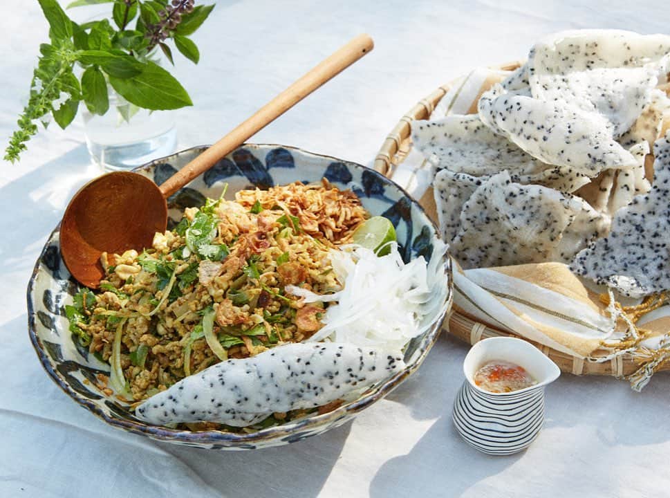 チャンルーのインスタグラム：「Who's hungry? 🙋🏻‍♀️Chan and Tessa share one of their favorite family recipes: a savory (and simple!) pork larb with rau ram. Tap the link in our bio for the recipe!」
