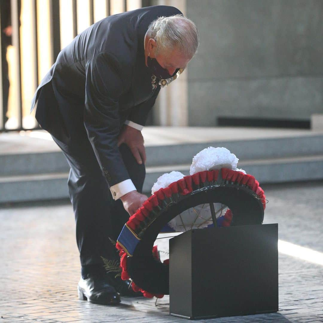 ロイヤル・ファミリーさんのインスタグラム写真 - (ロイヤル・ファミリーInstagram)「“Let us remember all victims of war, tyranny and persecution; those who laid down their lives for the freedoms we cherish, and those who struggle for these freedoms to this day.”    They inspire us to strive for a better tomorrow – let us make this our common cause.”  The Prince of Wales delivered a speech at the Central Remembrance Ceremony in Berlin today and spoke about the bond between the UK and Germany. The events formed part of commemorations on Germany’s annual National Day of Mourning which this year focussed on British-German relations.  Their Royal Highnesses are also pictured at the Neue Wache Central Memorial in Berlin where The Prince of Wales laid a wreath in memory of all those who have died as a result of war and tyranny.」11月16日 5時57分 - theroyalfamily