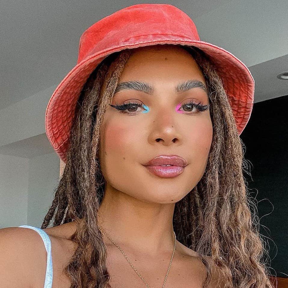 Tarte Cosmeticsさんのインスタグラム写真 - (Tarte CosmeticsInstagram)「Flawless beauty @doralysbritto wearing our @sugarrush beach cheeks vegan cream blush in Ocean Girl for a healthy & fresh flush! 💜  This unique gel-cream texture melts instantly into the skin when applied with clean fingers! @ultabeauty #sugarrush #sugarsquad」11月16日 5時58分 - tartecosmetics