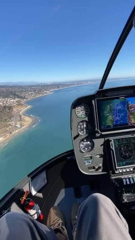 カスケイドのインスタグラム：「The last few minutes of my flight above the Malibu shoreline and into Santa Monica airport.」