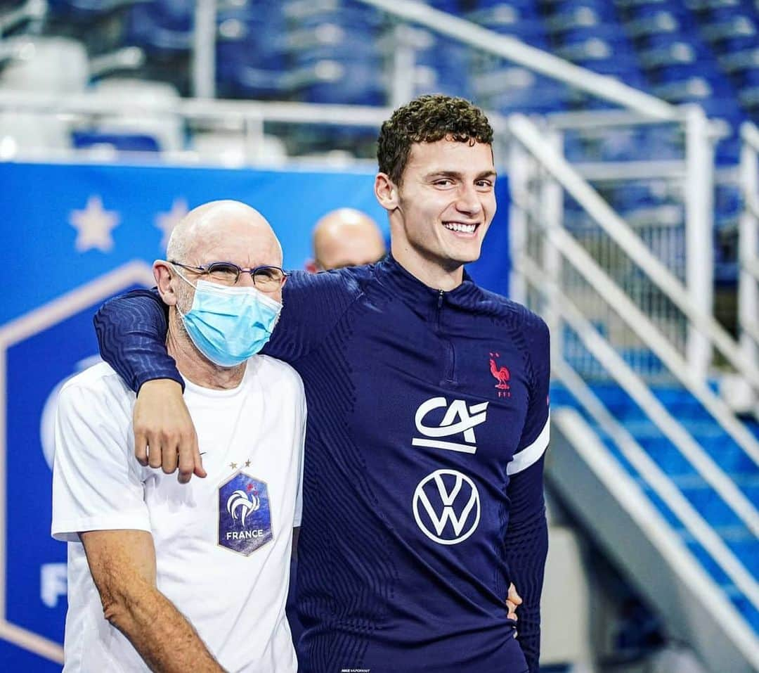 サッカー フランス代表チームさんのインスタグラム写真 - (サッカー フランス代表チームInstagram)「Entraînement du soir au Stade de France 💪😁 J-2 avant le dernier match de l'année pour nos Bleus 🙌 🇫🇷🇸🇪, mardi 17/11 à 20h45 (@m6officiel) ! #FiersdetreBleus - Training session in Saint-Denis 💪」11月16日 6時15分 - equipedefrance