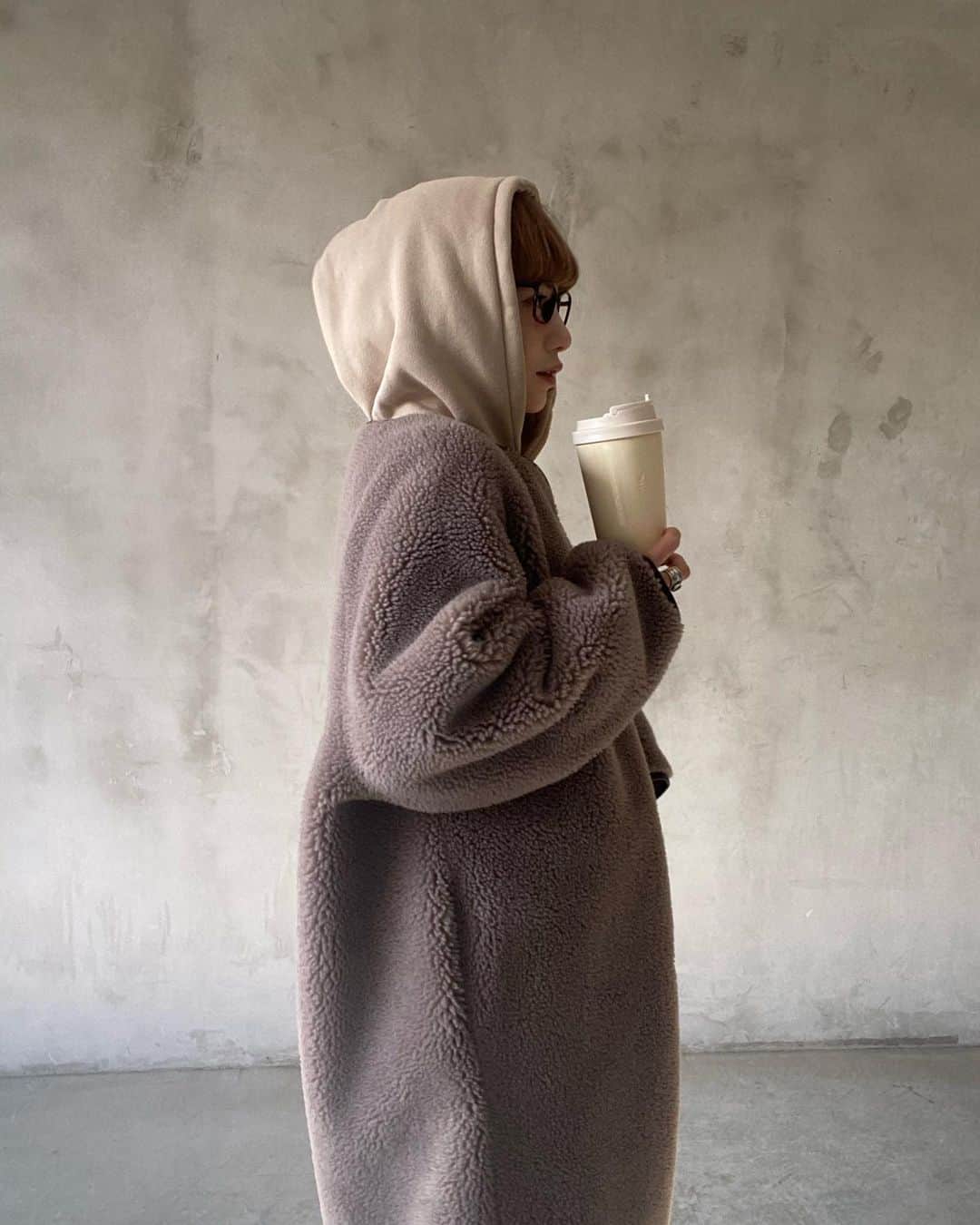 のインスタグラム：「☕️☕️☕️#mama#akte#新米ママ#女の子ママ#アクテ#152せんちこーで @akte_official ・ ・ ・ 完全防備の朝☀️ ・ メイクの詳細💄（4枚目） ☑︎face @clio_official prism air highlightr 01 ☑︎lip @lpdgem.official gemini lip gloss lg-02 ☑︎eye @thesaem.official saemmul shadow box 01 ・」