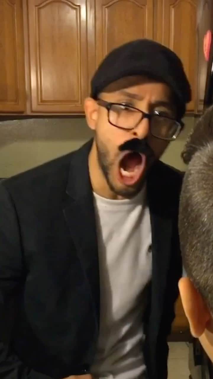 Anwar Jibawiのインスタグラム：「Worst dad ever 😂」
