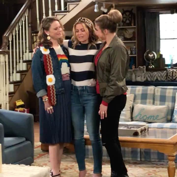 アンドリア・バーバーのインスタグラム：「One year ago...the final day. 11.15.19 ❤️🏡 #fullerhouse」
