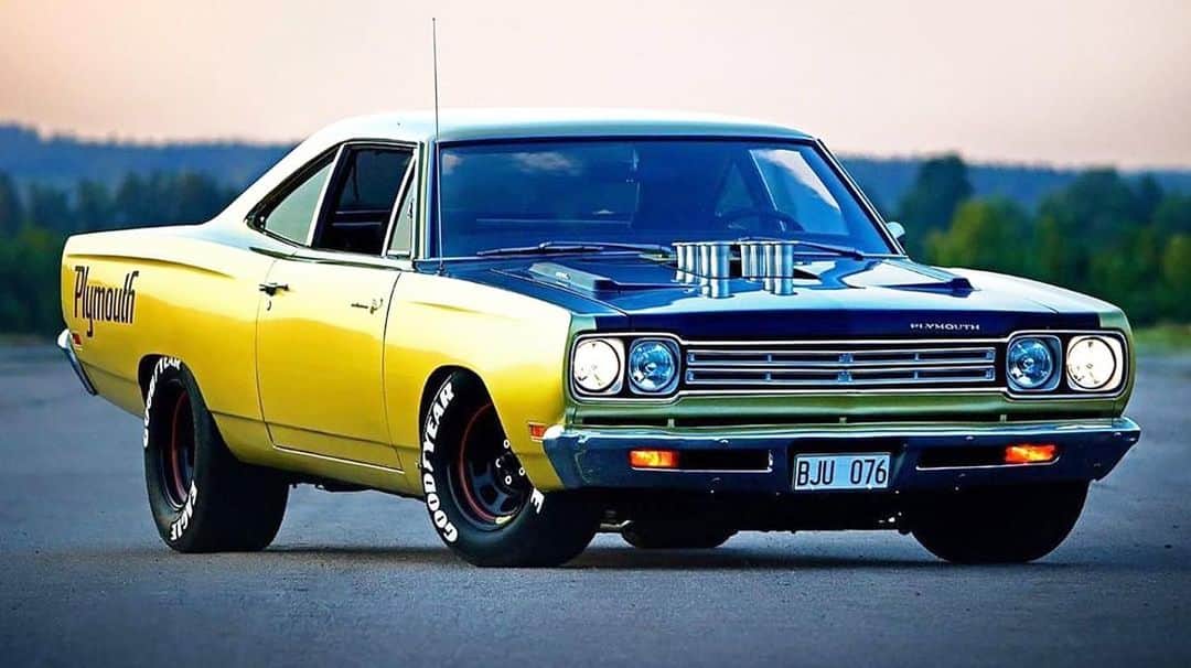 ファンクマスター・フレックスのインスタグラム：「Nice looking 69 Roadrunner! Via: @usabilar_sverige WHO ELSE LIKES CLASSIC AMERICAN MUSCLE CARS?」