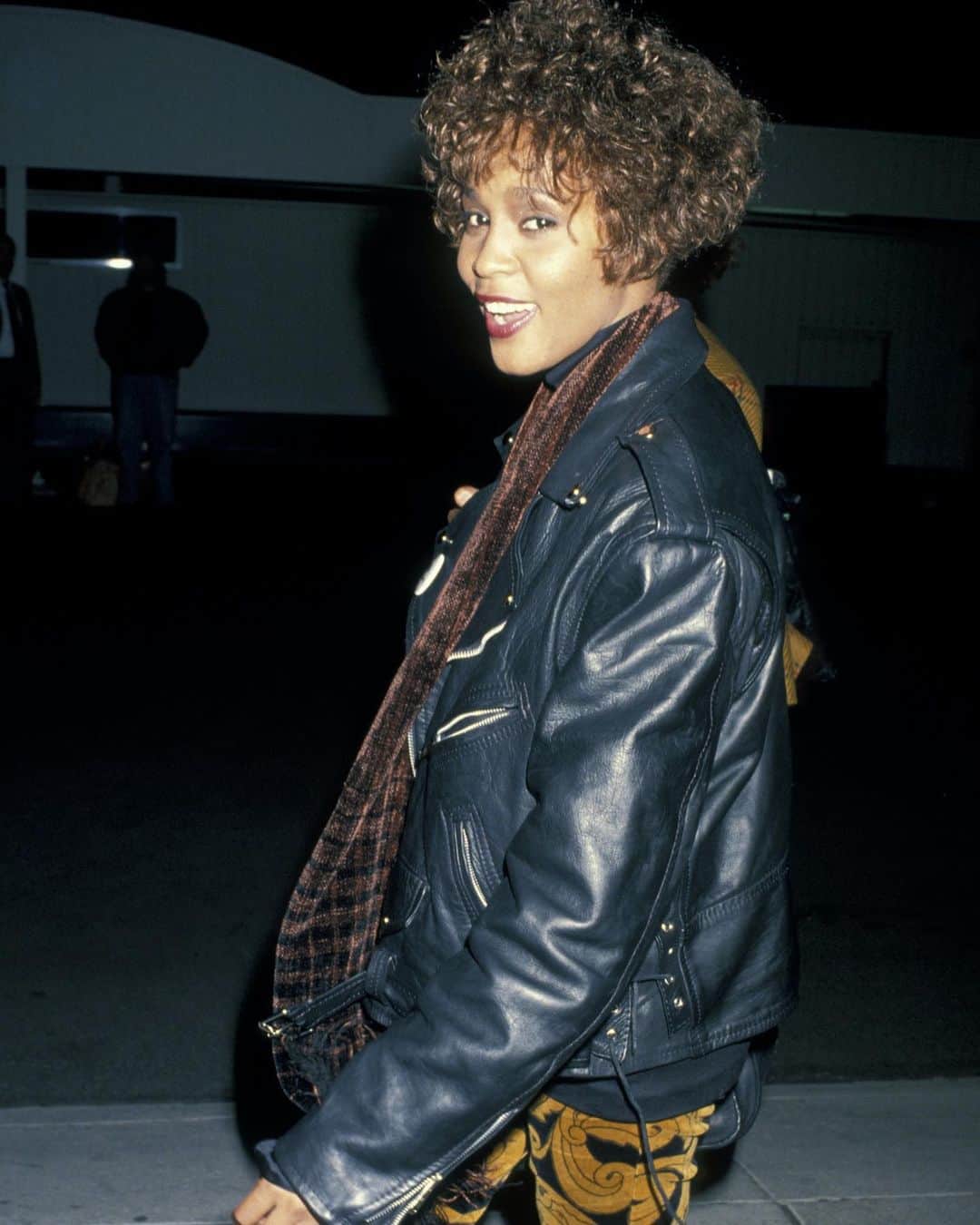 Nylon Magazineさんのインスタグラム写真 - (Nylon MagazineInstagram)「#WhitneyHouston was a superstar and she had the fashion to match. At the link in bio, look back at her best '90s fashion moments.⁠⠀ [Getty]」11月16日 7時02分 - nylonmag