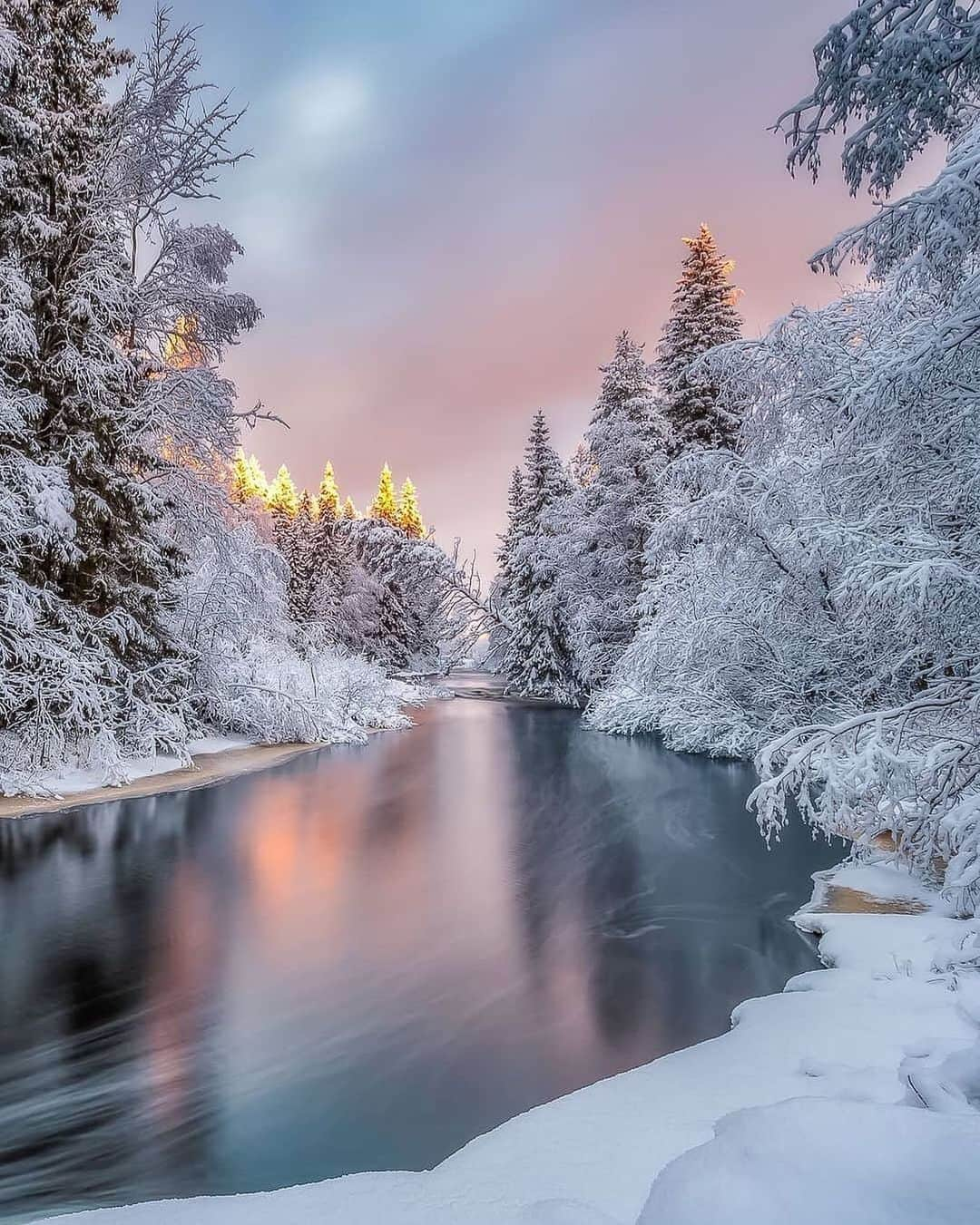 Canon Photographyさんのインスタグラム写真 - (Canon PhotographyInstagram)「Winterwonderland in Finland 🇫🇮 Photography // @petripuurunen Curated by @steffeneisenacher  #finland #finlandnature #longexposurephotography #sunsetphotography #winterwonderland」11月16日 7時07分 - cpcollectives