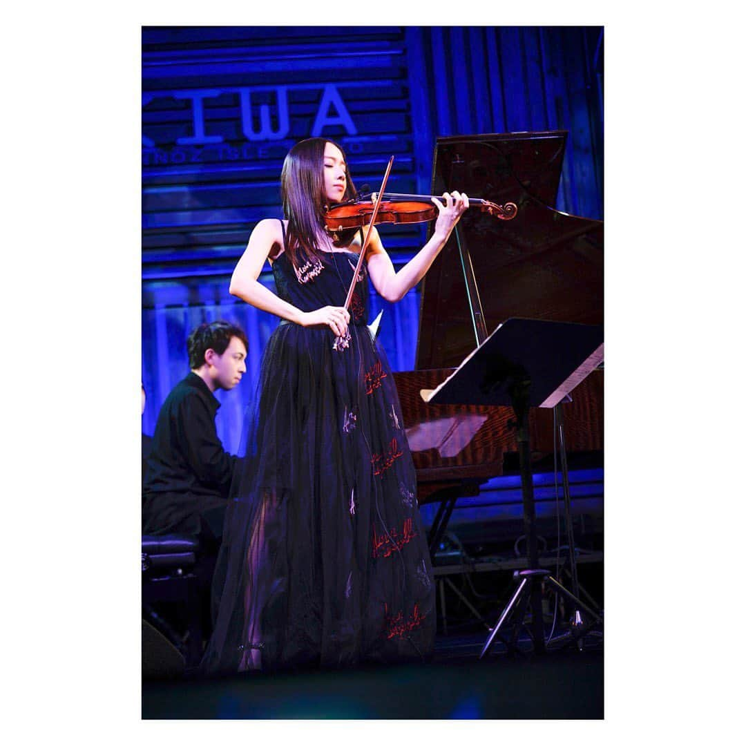 宮本笑里さんのインスタグラム写真 - (宮本笑里Instagram)「#oneheart #violin #piano  #violinist #concert #天王洲アイルkiwa  photo by @kamiiisaka」11月16日 7時12分 - emirimiyamoto