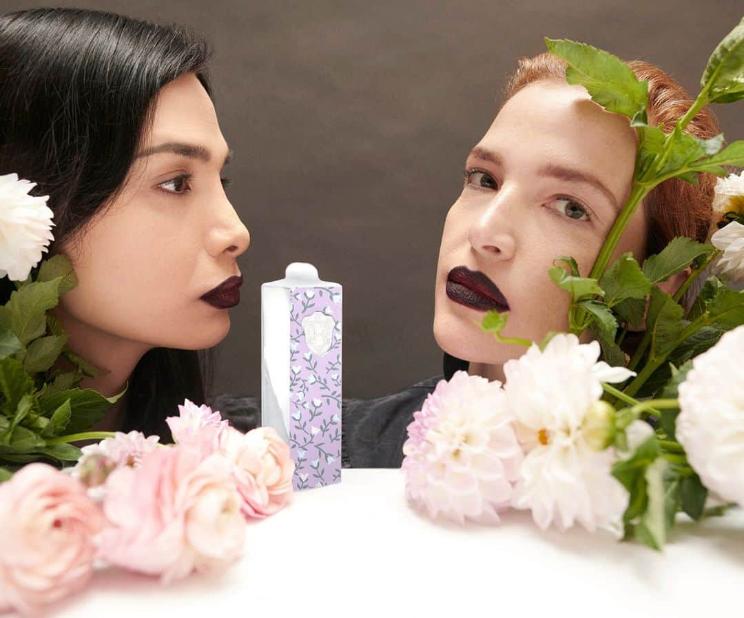 Vogue Beautyさんのインスタグラム写真 - (Vogue BeautyInstagram)「@BatshevaDress designer Batsheva Hay has partnered with perfume house @RegimedesFleurs's @AliaRaza on a new scent that translates Hay’s madcap, more-is-more approach to fashion into a maximalist’s fragrance fever dream. Tap the link in our bio for more. Photo by @alexeihay」11月16日 7時26分 - voguebeauty