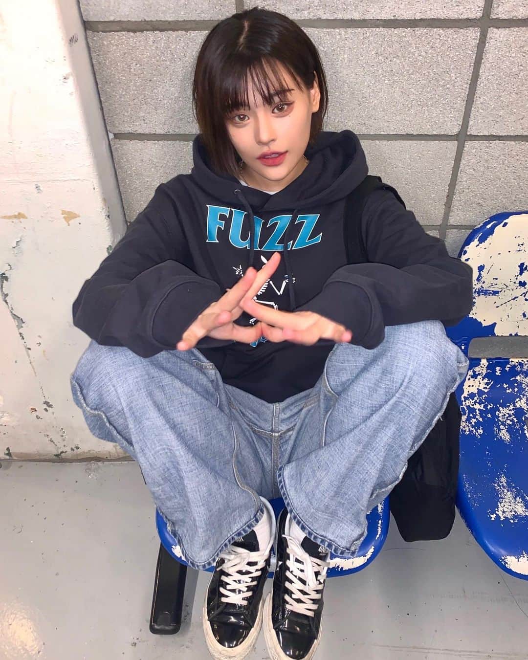 ビヤのインスタグラム：「추운건 싫지만 후드는 조와 ~ ~ 🤓 #퍼즈 #FUZZ」