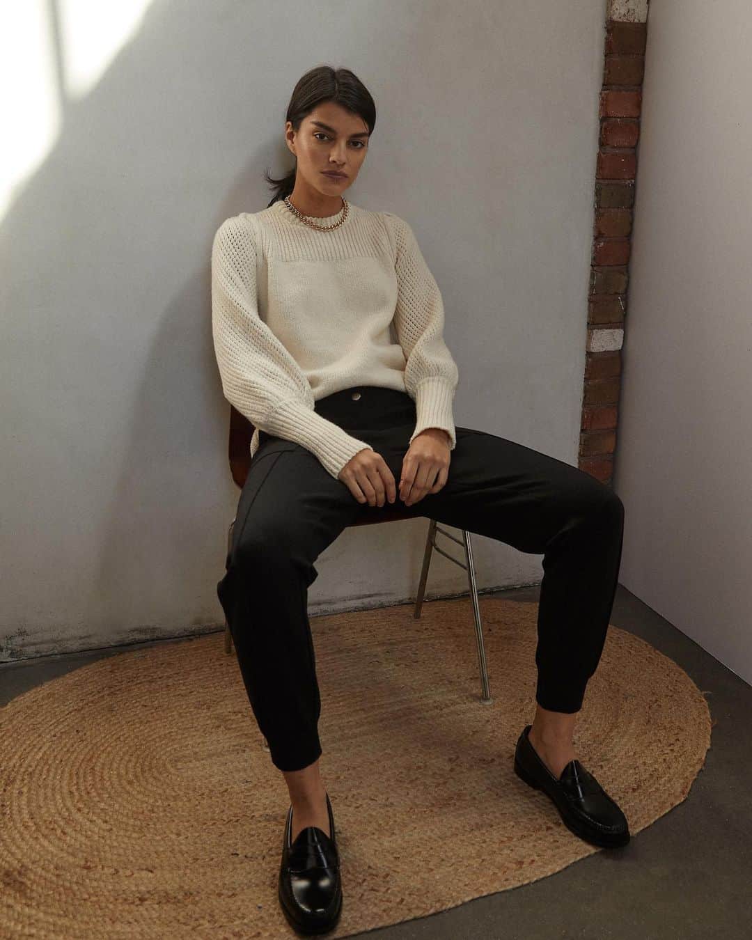 デレクラムのインスタグラム：「The pants everyone is obsessed with. Meet the Chelsea High Waist Pant.」