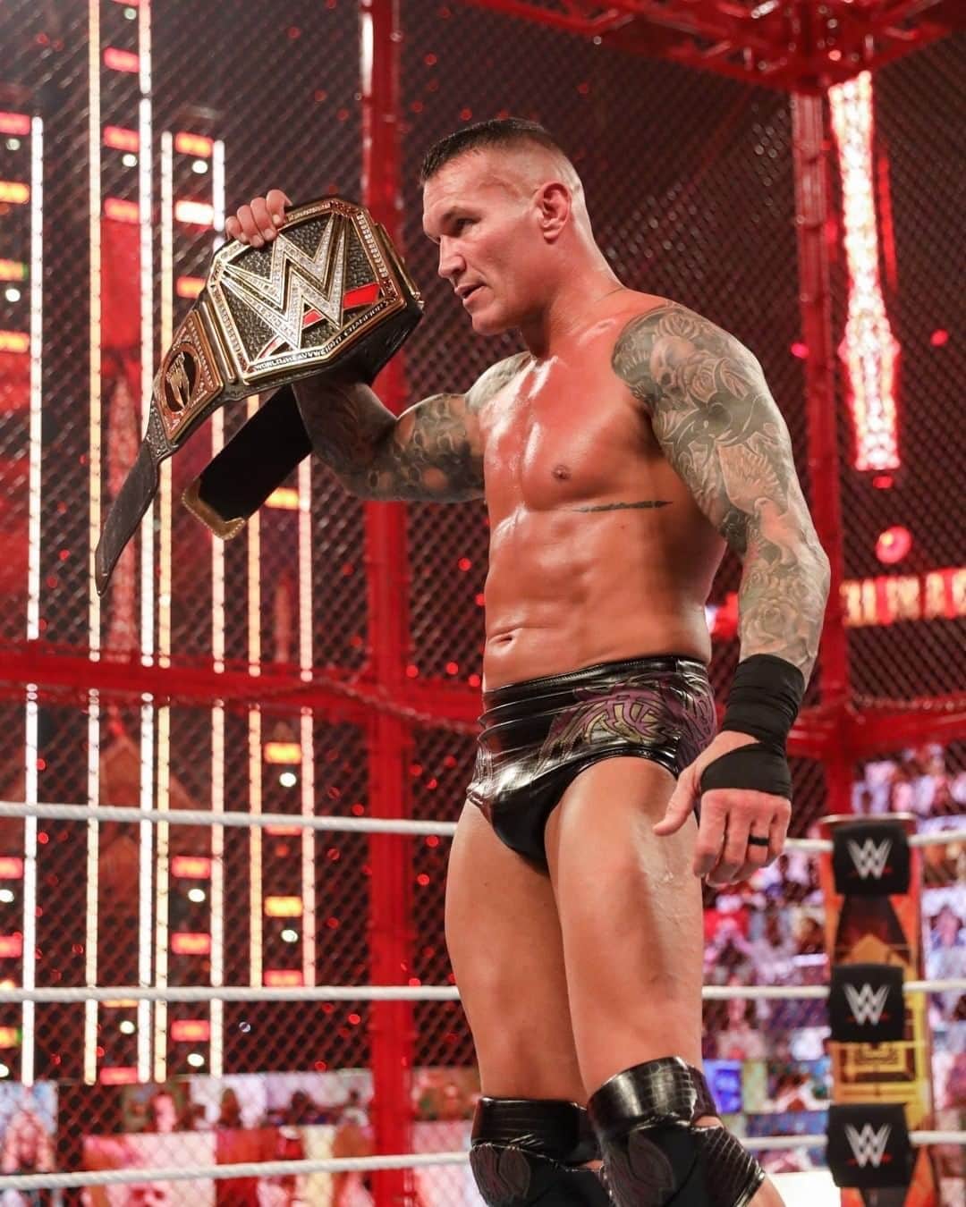 WWEさんのインスタグラム写真 - (WWEInstagram)「Relive the intense rivalry between @dmcintyrewwe & @randyorton  before their HUGE #WWEChampionship showdown tomorrow on #WWERaw!」11月16日 8時00分 - wwe