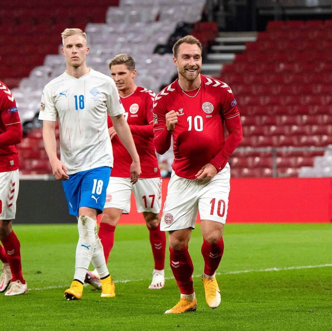 クリスティアン・エリクセンさんのインスタグラム写真 - (クリスティアン・エリクセンInstagram)「Not the best game, but a great result in the end! 🇩🇰⚽️⚽️(And yes Sabrina is pregnant, again! But dont worry Denmark, its planned a lot better this time) 😉#ce10 #fordenmark」11月16日 8時06分 - chriseriksen8