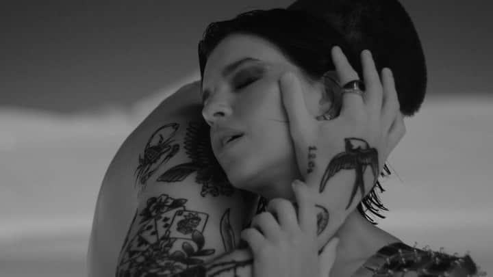 Mariana Riosのインスタグラム：「Me beija❕」
