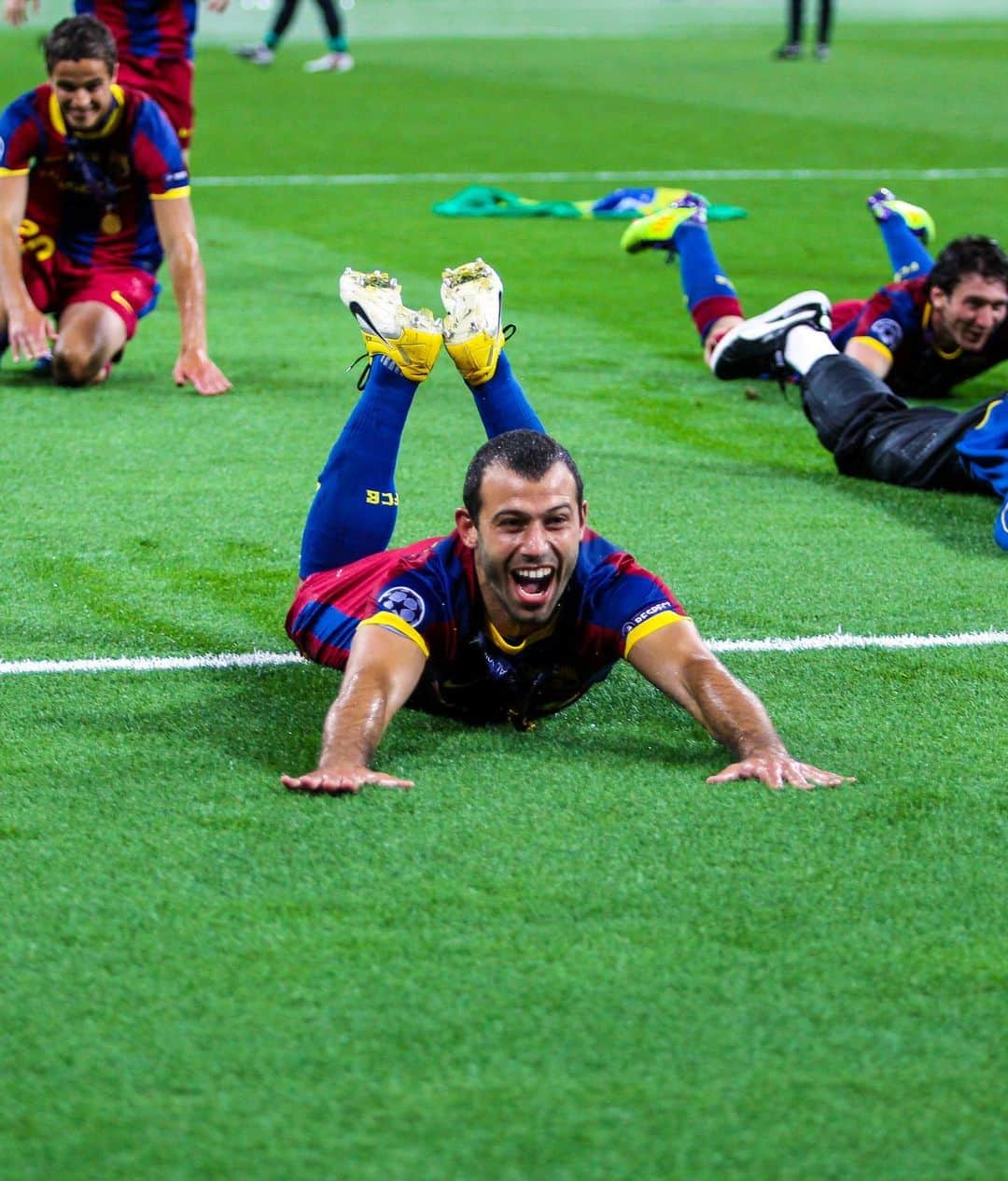 FCバルセロナさんのインスタグラム写真 - (FCバルセロナInstagram)「💙❤️ Thanks for the legacy you have left in the world of football, and especially at Barça, @mascherano14. You will always be one of us.  🙏 Gracias por tu legado en el mundo del fútbol y en especial en el Barça, Masche.  Ⓒ Sempre seràs un dels nostres, Masche.」11月16日 8時18分 - fcbarcelona