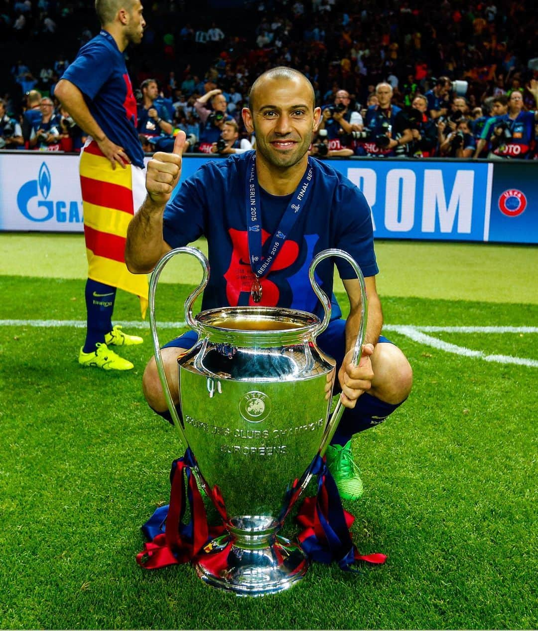 FCバルセロナさんのインスタグラム写真 - (FCバルセロナInstagram)「💙❤️ Thanks for the legacy you have left in the world of football, and especially at Barça, @mascherano14. You will always be one of us.  🙏 Gracias por tu legado en el mundo del fútbol y en especial en el Barça, Masche.  Ⓒ Sempre seràs un dels nostres, Masche.」11月16日 8時18分 - fcbarcelona