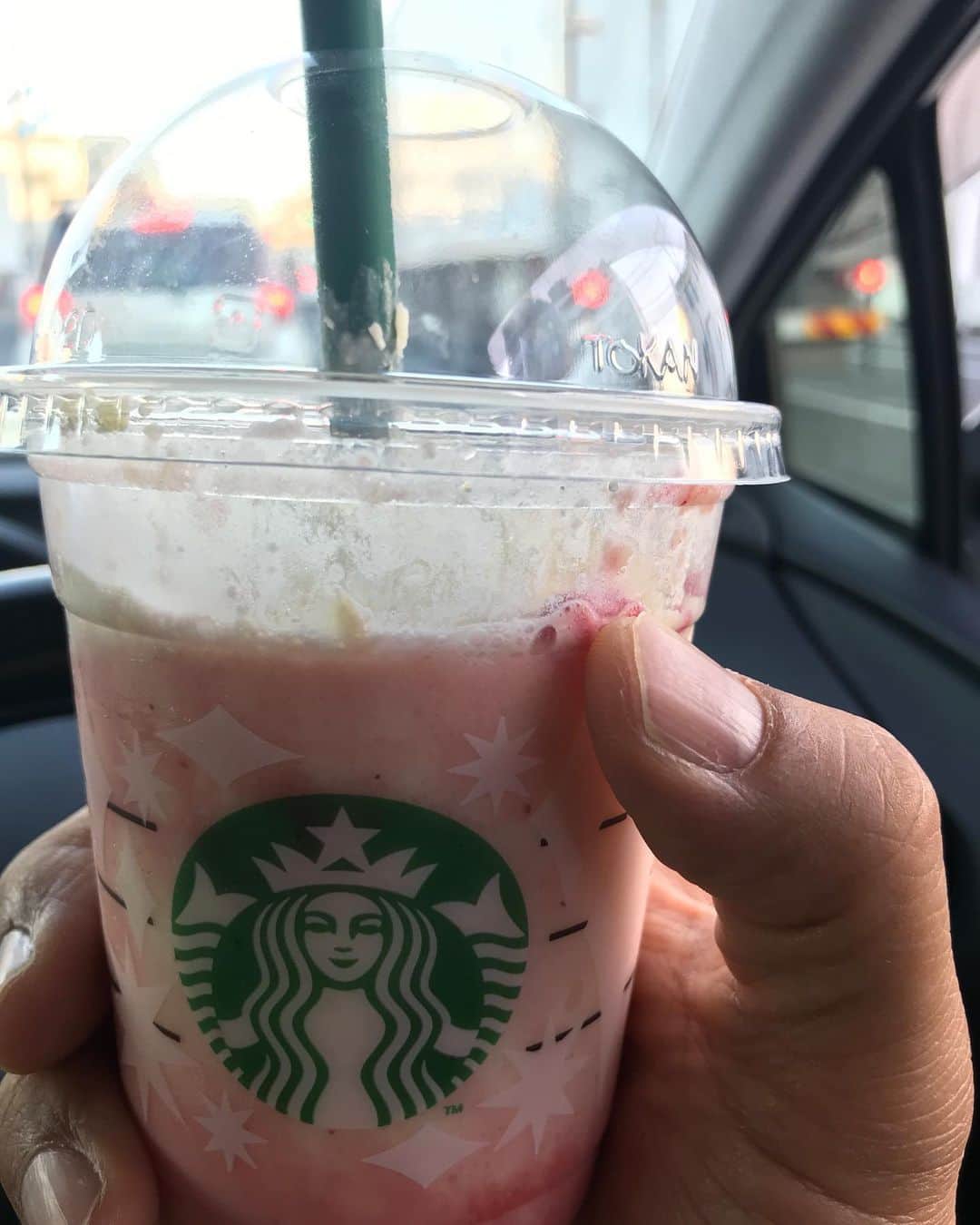 石川修司のインスタグラム：「新作のベリーベリーレアチーズ フラペチーノ。 #starbucks  #うまし #ありがとうございます😊」