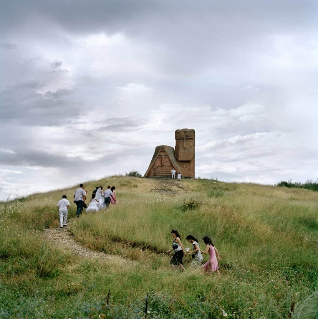 ナショナルジオグラフィックさんのインスタグラム写真 - (ナショナルジオグラフィックInstagram)「Photo by Anastasia Taylor-Lind @anastasiatl / A wedding party visits the Grandmother and Grandfather monument, named for the faces of an older man and woman carved into rock, in Stepanakert, Nagorno-Karabakh, in 2011.    After more than 20 years of relative calm in Nagorno-Karabakh, fighting between Azeri and Armenian forces has been escalating since September 27, causing casualties and inflicting suffering on all sides. #nagornokarabakh」11月16日 8時35分 - natgeo