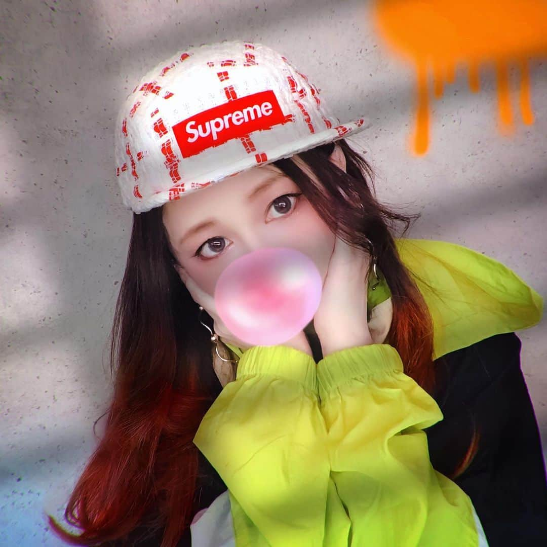 atmmyさんのインスタグラム写真 - (atmmyInstagram)「ほほほーいほいっ🙋‍♂️  #ほほほい　#ココリコ遠藤 #ガキ使  #supreme #シュプリーム女子  #アノラックパーカー #ootd #ヘアカラー  #カジュアルコーデ #ストリート系女子」11月16日 8時44分 - atmmy