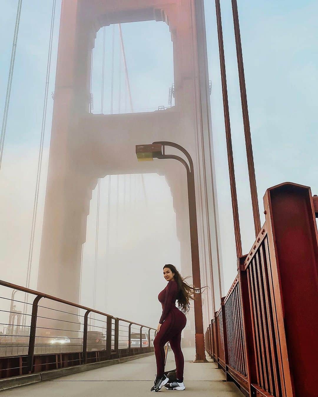 Aylen Aのインスタグラム：「Cardio time, crossing the Golden Gate Bridge while wearing this comfy set from @fashionnova fashionnovapartner」