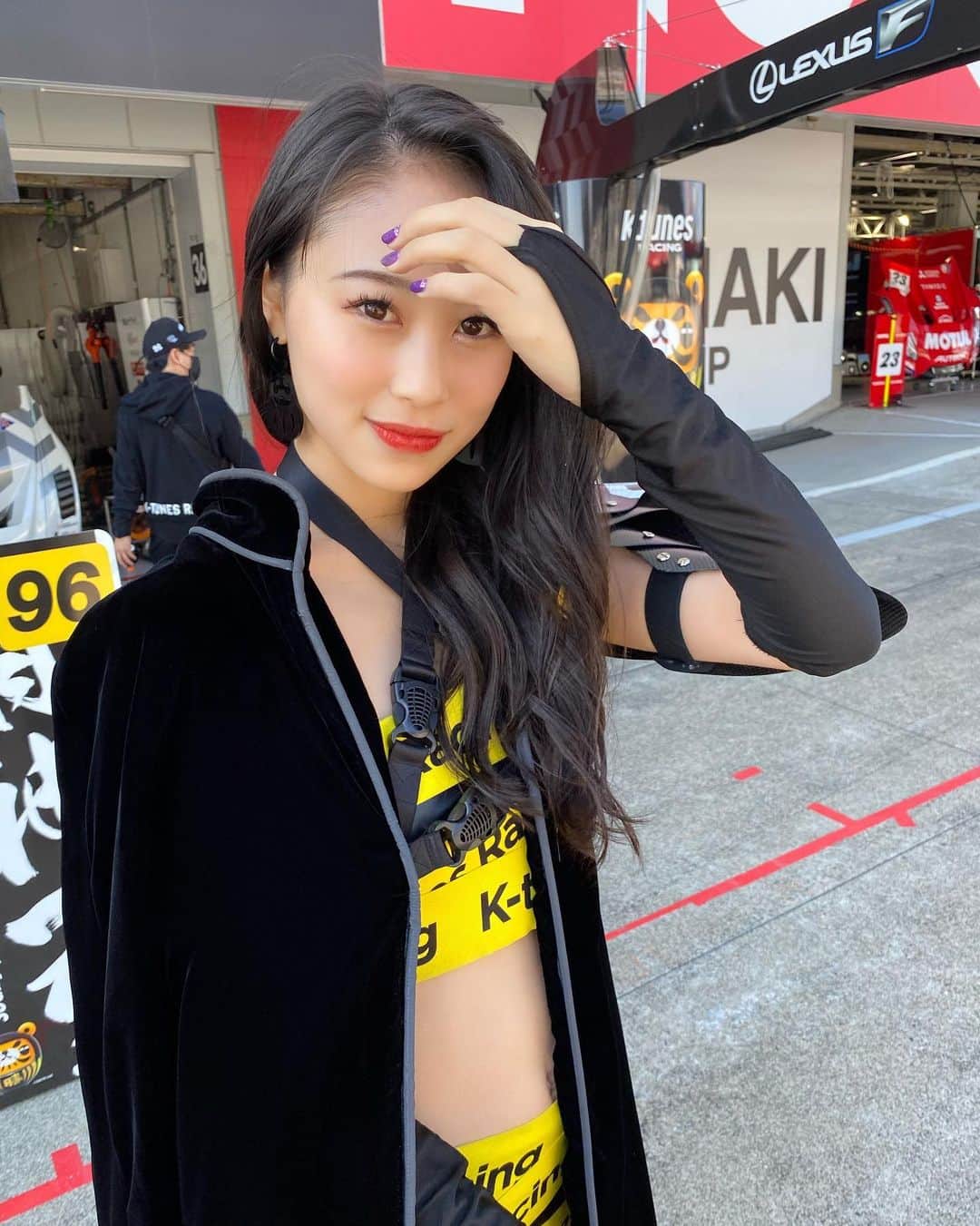 長沼南帆のインスタグラム：「冬コスは、グローブ付き🤣﻿ 戦隊ものみたいでお気に入り😍  今日もレースクイーン大賞　コスチューム部門のポチ活宜しくお願いします😘 ﻿ ﻿ ﻿ ﻿ ﻿ ﻿ ﻿ ﻿ ﻿ ﻿ ﻿ #黒髪　#黒髪ロング　#rq #レースクイーン　#memory #黒髪ロングストレート　#秋　#秋服　#脚長コーデ　#supergt #スーパーgt #撮影会 #rq撮影会　#wing #wing撮影会　#Ktunesracing ﻿ #コスチューム部門　#冬コス　#レースクイーンコス」