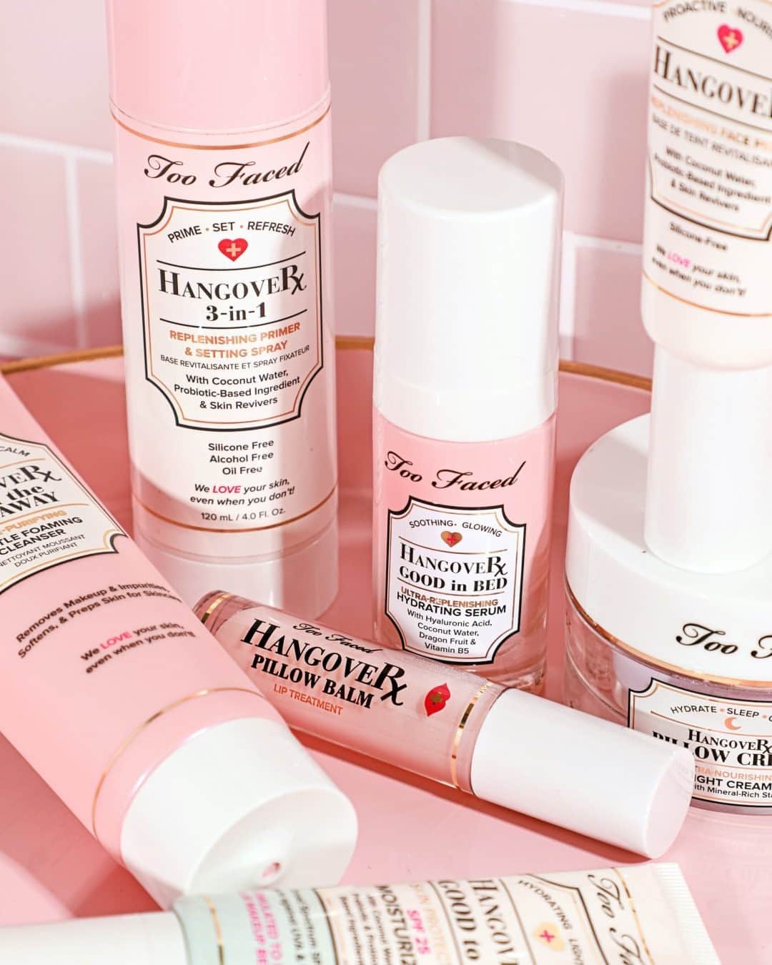 Too Facedのインスタグラム：「Sunday night plans ✔️ Complete your #selfcaresunday routine with a splash of hydration! 💦 Shop our Hangover Collection @sephoramiddleeast. #tfhangover #toofaced」