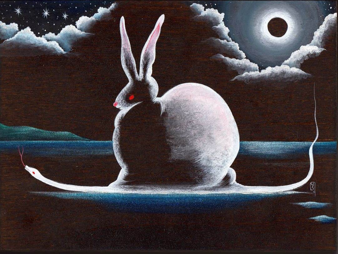のインスタグラム：「蠍座の新月 ⚫️ New Moon in Scorpio  What is essential is invisible to the eye  L`essentiel est invisible pour les yeux  大切なものは目に見えないんだよ  “White Rabbit in White Snake しろいへびの中のしろいうさぎ“ ( 2009 )  Acrylic on Wood  美雨ちん @miu_sakamoto の #星の王子さま  観たかったなぁ　  #NewMoon  #WhiteSnake #白蛇 #LePetitPrince #TheLittlePrince #YuriShimojo_illustration  @yurishimojo_illustration」