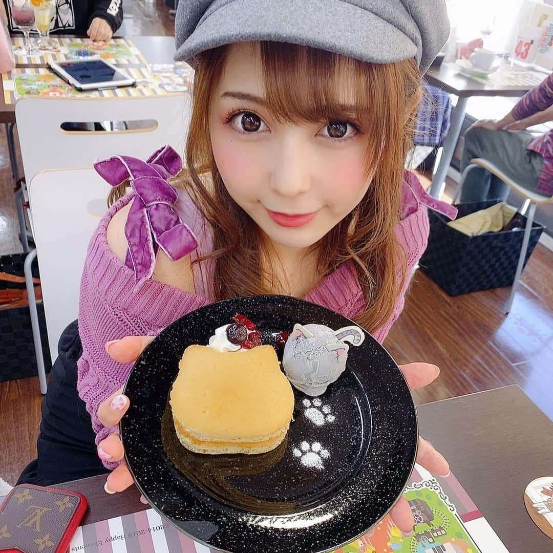 佳苗るかのインスタグラム：「ぽんちゃんとあんスタカフェ行ってきた💗女神様がいて、レオくんのコースター交換してくれたり、レオくんのブロマイドくれて幸せすぎました😭💗来週も友達と行く🥰  #あんさんぶるスターズ #あんスタ #あんスタカフェ #カフェ #月永レオ #Knights」