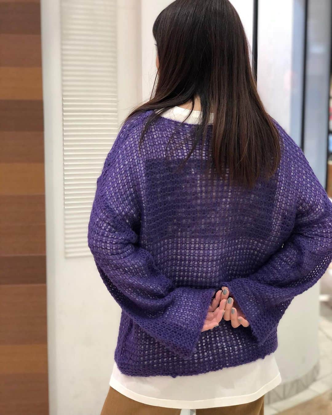 新谷美奈のインスタグラム：「.﻿ ﻿ ソフトバンクホークス⚾️CS制覇を祝して﻿ 本日から2日間連続5倍デー🥳﻿ ﻿ ゆるーく編まれた“あざとにっと”からのぞく﻿ バックプリントロンT🌼﻿ この冬はとにかく重ねて楽しまなきゃ💜﻿ ﻿ Nina mew﻿ knit ¥23,000+tax﻿ cut&sew ¥9,500+tax﻿ pants ¥13,000+tax﻿ shoes ¥28,000+tax﻿ ﻿ ▷HAPPY COUPONで最大10%OFFに！﻿ 　精算時にお渡ししております♡﻿ ﻿ @ninamew_official#Ninamew#ニーナミュウ#ゆめタウン#ゆめタウン佐賀#セレクトショップ#selectshop」