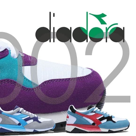 ディアドラのインスタグラム：「. 【diadora PRODUCT INFORMATION】 . "n9002" . 1992年に中距離ランナー用として発売され、その後ライフスタイルスニーカーに変貌を遂げたdiadoraの最も象徴的なシューズ"N9002" ビジブル構造で話題を呼んだクリアアウトソールはそのままに、当時と同じ"double action"システム（※着地時のかかとの衝撃を吸収し、前足部で強い蹴り出しを可能にするテクノロジー）を搭載。 抜群のクッショニングと毎シーズン絶妙なカラーリングが楽しめるコアアイテム。 . #diadora #diadorasportswear #n9002 #makeitbright #sneakers #ディアドラ #ディアドラスポーツウェア #スニーカー」