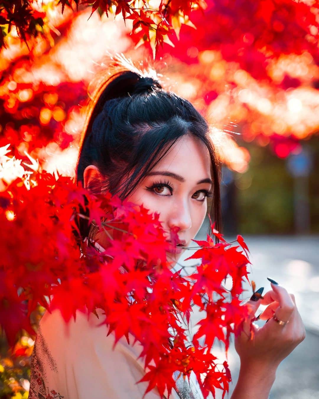 Joshさんのインスタグラム写真 - (JoshInstagram)「Grab my hand and never let go With @stefatty_ . . Japan is the place for autumn, no?  . . . #portraitmovement #under10kportraits #moodyport #sonyportraits #portraitgames #goodshotmate #autumncolors #japan #紅葉 #ポトレ」11月16日 9時30分 - joshtaylorjp