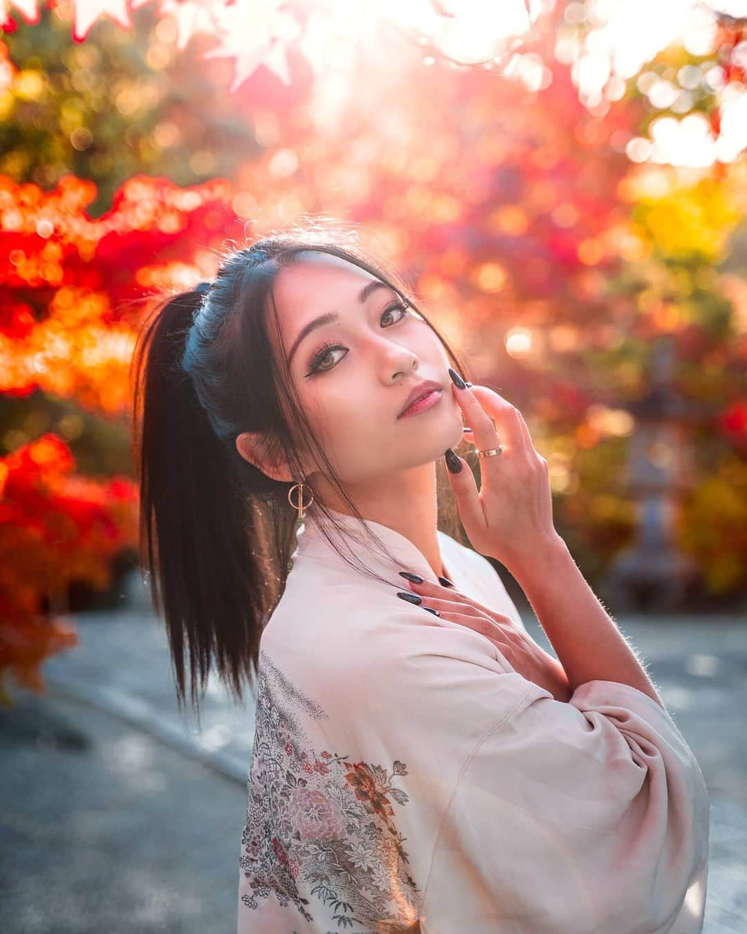 Joshさんのインスタグラム写真 - (JoshInstagram)「Grab my hand and never let go With @stefatty_ . . Japan is the place for autumn, no?  . . . #portraitmovement #under10kportraits #moodyport #sonyportraits #portraitgames #goodshotmate #autumncolors #japan #紅葉 #ポトレ」11月16日 9時30分 - joshtaylorjp