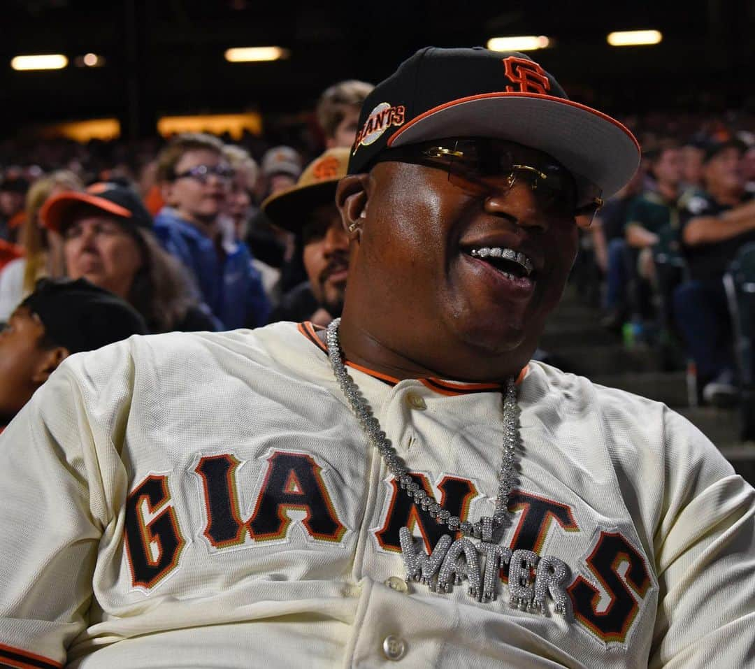 サンフランシスコ・ジャイアンツさんのインスタグラム写真 - (サンフランシスコ・ジャイアンツInstagram)「Happy Birthday to the Ambassador of the Bay @E40 #SFGiants」11月16日 9時25分 - sfgiants