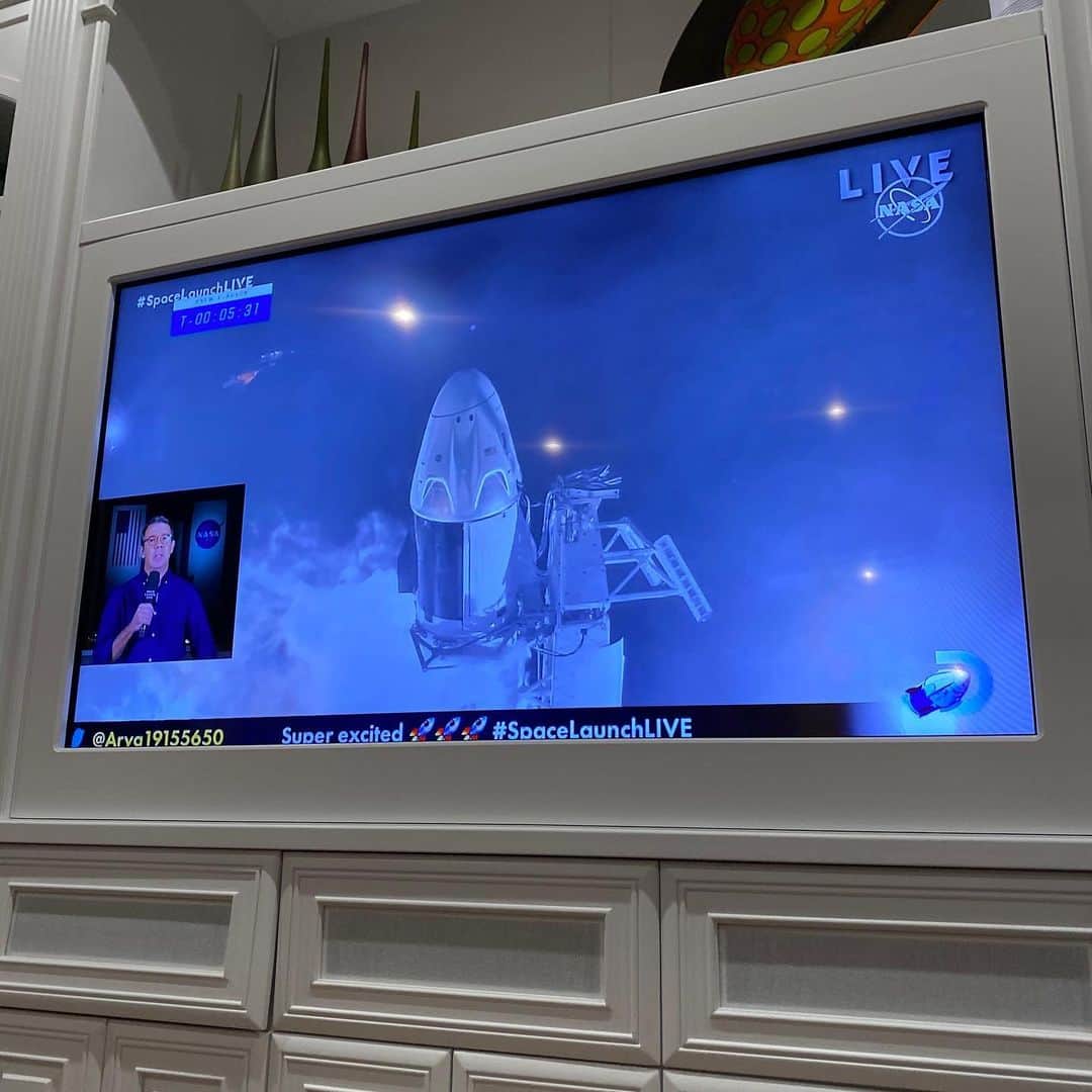 バッバ・ワトソンさんのインスタグラム写真 - (バッバ・ワトソンInstagram)「Home watching the launch with the family!! #spacelaunchlive @spacex @discovery」11月16日 9時33分 - bubbawatson