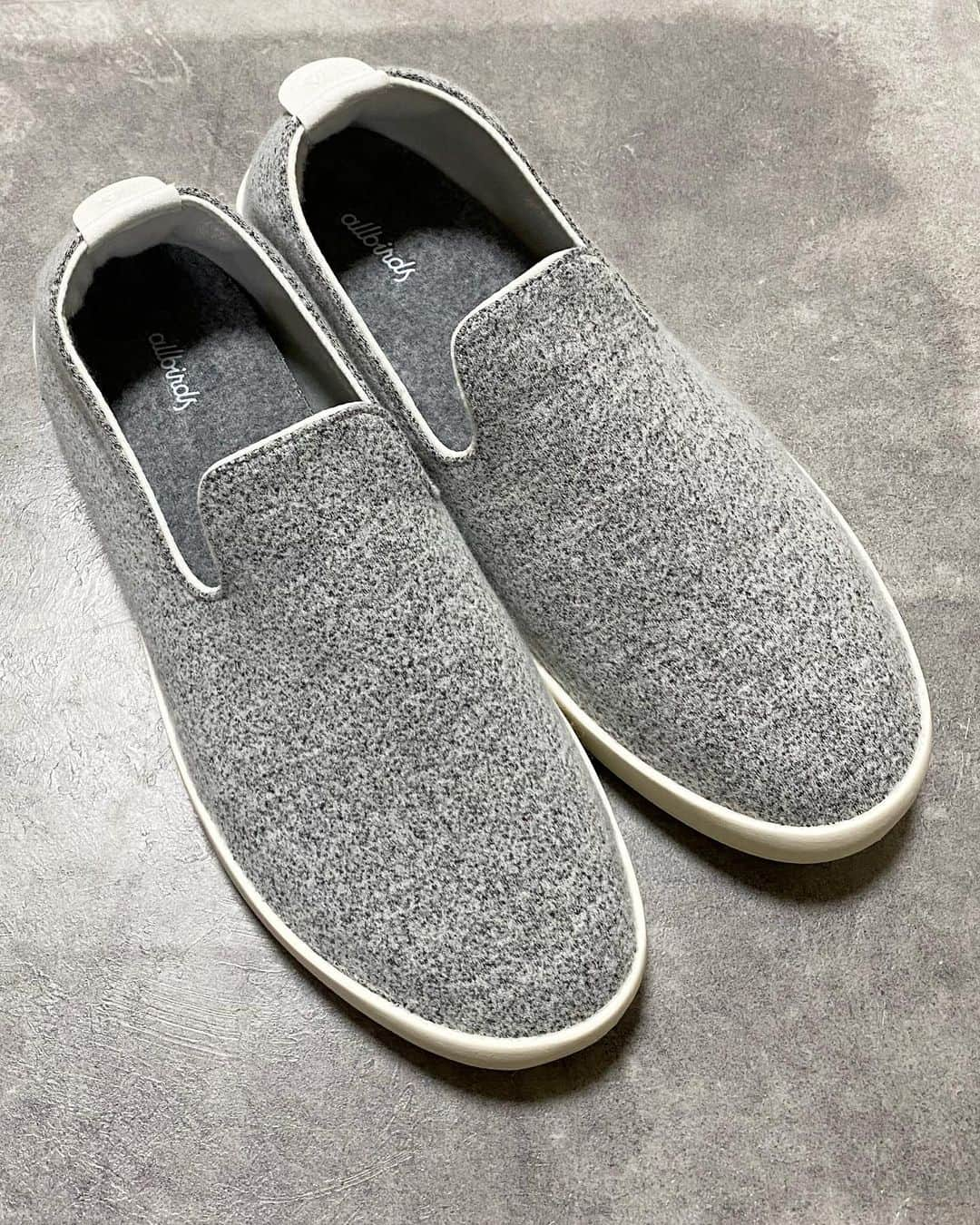 宇野薫さんのインスタグラム写真 - (宇野薫Instagram)「UNO☆KICKS  Allbirds Wool Loungers 履くメリノウール 足先が冷たい自分は家履きに。 あったかい！！  #unokicks #allbirds #オールバーズ #サスティナブル  #サスティナブルシューズ #カーボンフットプリント #エシカル #エシカルファッション  #スニーカー #家履き」11月16日 9時35分 - caoluno