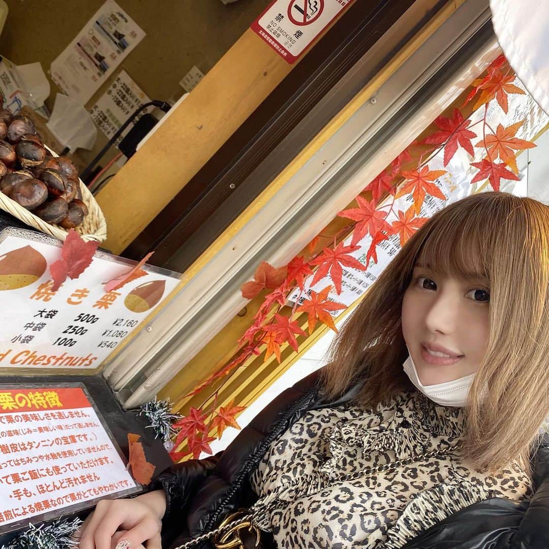 SEIRAのインスタグラム：「おはようございます~☺️✨ 小樽で撮った写真🌸 焼き栗とわたし☺️笑  #小樽#札幌#自撮り#自撮り女子#キャバクラ#ホステス」