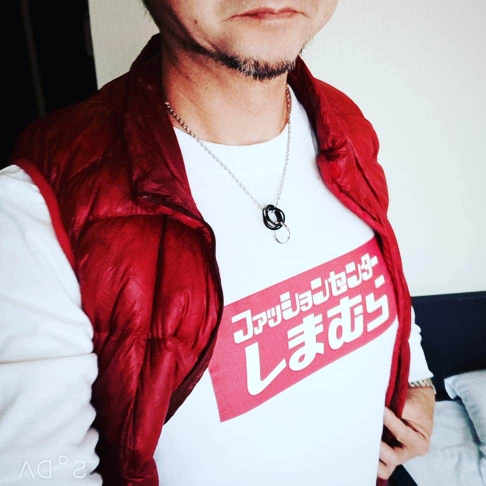 松本隆博のインスタグラム：「。 みなおは～ (^O^) 昨日はとても感動しそして 夜の、、飲み歩きたのしかた ヾ(⌒(ﾉ-ω-)ﾉ。 今日はいったん関西行き、、 着る服が無くなってきたので 買わないと(~0~)(~_~)。 …何処で買おうか。  ～人生遊歩道～  昨日の、潮南中、三船中。 講演コンサート♪、 沢山の感想コメント ありがとう(*˘︶˘*).｡.:*♡」