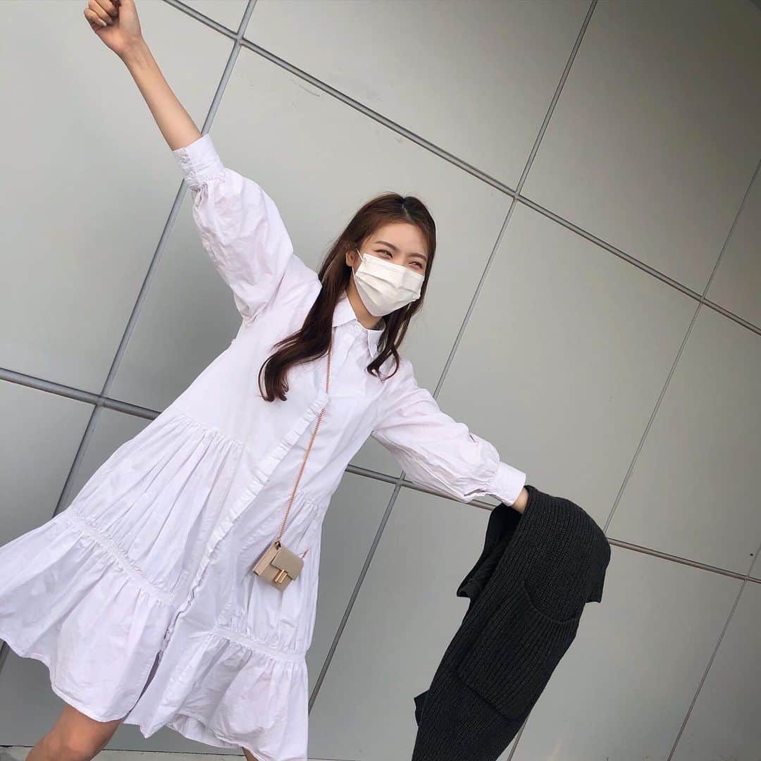 カウンのインスタグラム：「월요일 화이팅」