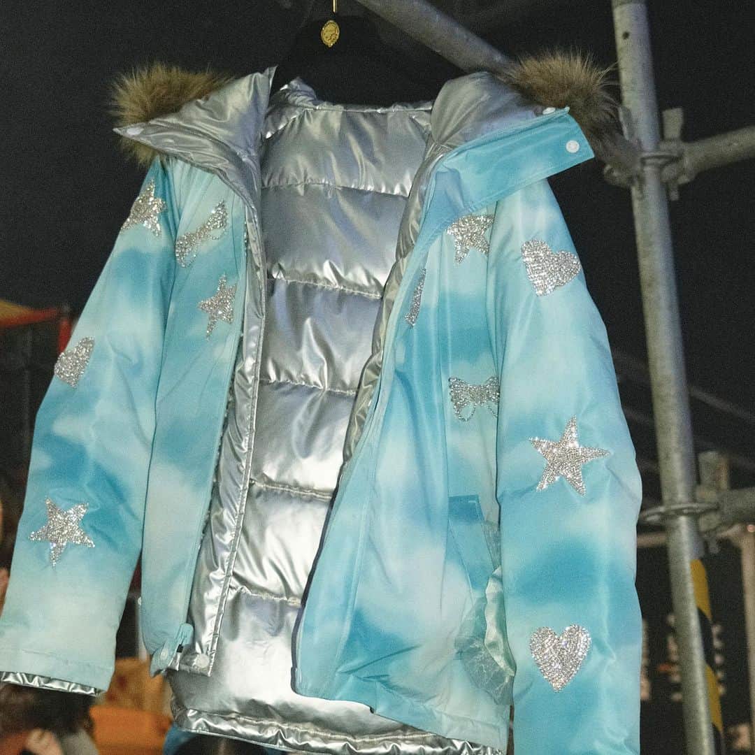 Sretsisさんのインスタグラム写真 - (SretsisInstagram)「One of a kind custom ski jacket for the #SretsisFW20 Fashion Show made from recycled polyester. #FW20TheDreamers」11月16日 10時13分 - sretsisofficial