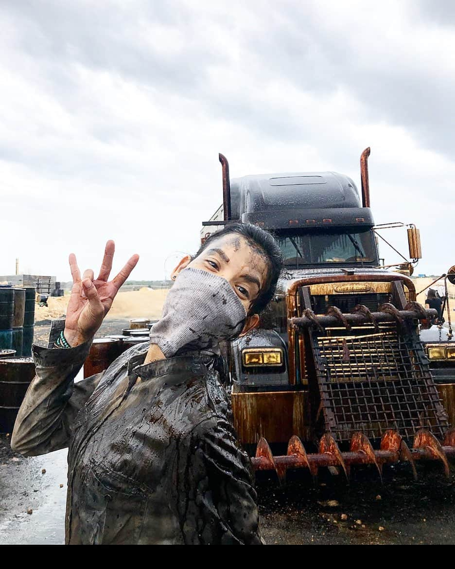 ダナイ・ガルシアさんのインスタグラム写真 - (ダナイ・ガルシアInstagram)「As always, singing in the rain. 😂🌧  This was one of the most challenging episode I’ve ever shot. It was freezing, the explosions, the zombies, the fun, the adrenaline. 😂😂 but it was so worth it!!! I hope you guys enjoyed as much as Luciana and I did.  @feartwd tonight was on fire!!!  @amc_tv #lol #thisishappening #episodes #tvshows #tv #community  #funtimes #sweet #precovid  Never forget the magic 👑#queen」11月16日 10時06分 - danaygarcia1