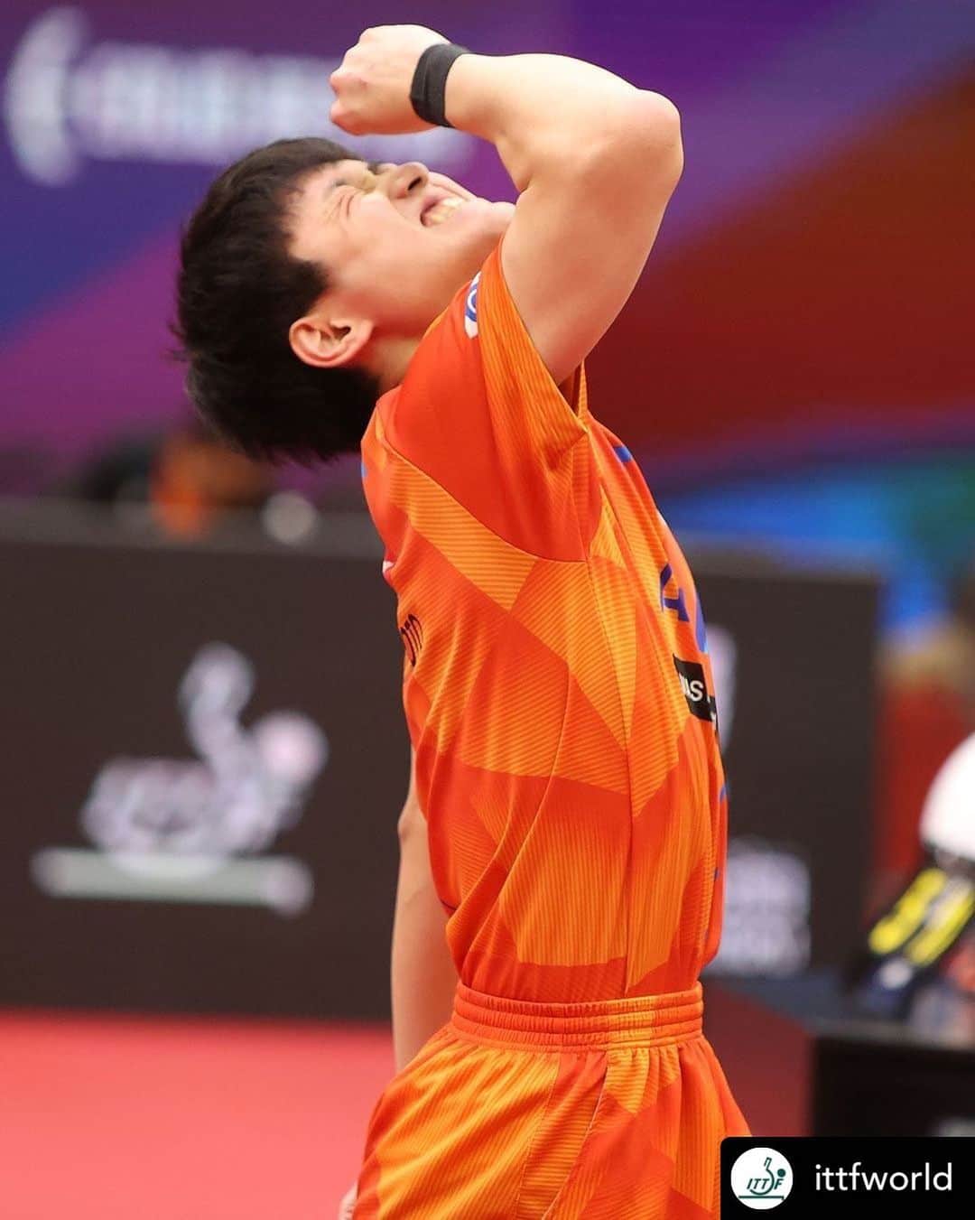 日本オリンピック委員会さんのインスタグラム写真 - (日本オリンピック委員会Instagram)「卓球の男子W杯最終日は15日、中国の威海で行われ、張本智和選手が3位決定戦で張禹珍選手（韓国）に4-3で勝って銅メダルを獲得しました✨👏 ． 🏓Dishang 2020 ITTF Men's World Cup🏓 [Singles] 張本智和/Tomokazu Harimoto🥉 . #卓球 #TableTennis #張本智和 #TomokazuHarimoto #がんばれニッポン #teamnippon #japaneseolympiccommittee . Posted @withregram • @ittfworld 🥉 Tomokazu Harimoto takes the bronze, beating Jang Woojin in a 7️⃣-game thriller! 💪  #RESTART #ITTFWorldCup」11月16日 10時07分 - teamjapanjoc