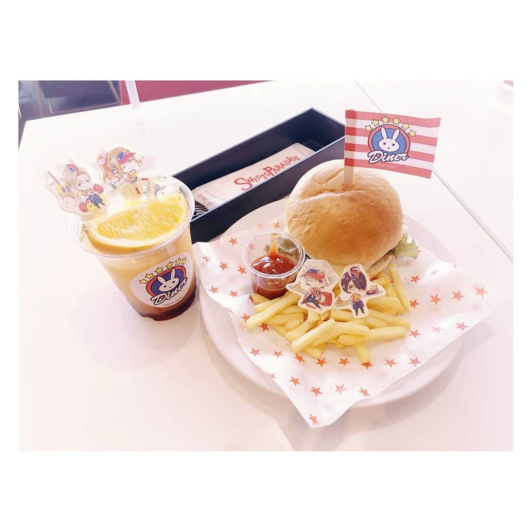 小河結香さんのインスタグラム写真 - (小河結香Instagram)「ブラコンカフェ☕️💕 スイパラ×ブラザーズコンフリクトの コラボカフェでランチしてきました😋 こんなイケメン兄弟夢女子の妄想が 膨らんでしょうがないわ😍 最近たくさん投稿してやっと 後1ヶ月分くらい現在に近付いて来ました✋ にしても毎日毎日昼ご飯に困る💧 昼は絶対自炊しない系女子なんで どっかしらでランチしてるんだけど コラボカフェ系は週1,2で行ってます❣️ アニカフェの抽選に落ちまくってるのが 最近の悩みです💔 アニカフェさんそんなに私を嫌わないで😭 #ブラコン #スイパラ #コラボカフェ #ブラザーズコンフリクト #夢女子 #アニヲタ #ヲタ活 #1人ヲタ活 #ゆんのヲタ活記録」11月16日 10時11分 - yun2world