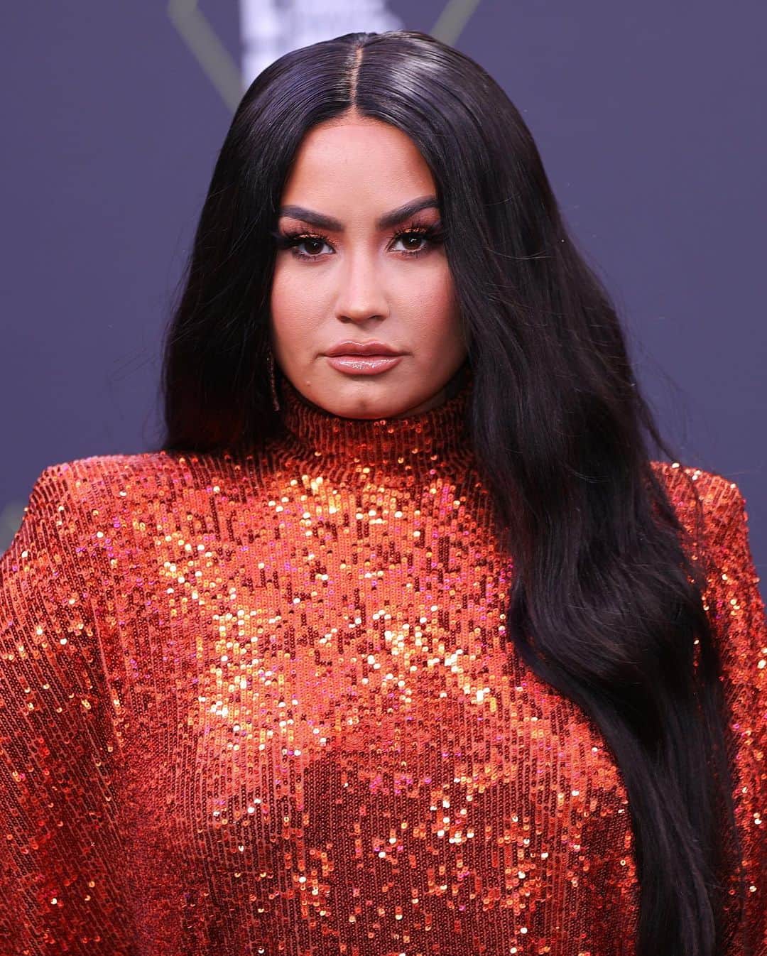 Just Jaredさんのインスタグラム写真 - (Just JaredInstagram)「@ddlovato sparkles in a @naeemkhannyc outfit while walking the People’s Choice Awards red carpet #DemiLovato #PeoplesChoiceAwards #PCAs Photos: Getty/E!」11月16日 10時19分 - justjared