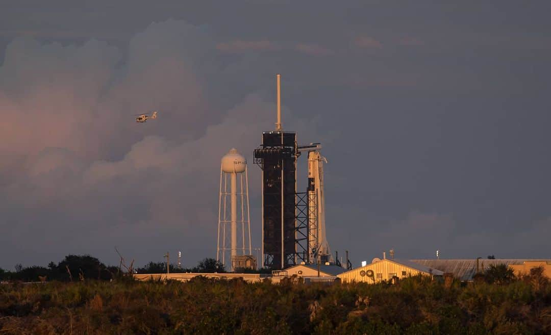 国際宇宙ステーションさんのインスタグラム写真 - (国際宇宙ステーションInstagram)「A @SpaceX Falcon 9 rocket carrying the company's Crew Dragon spacecraft is launched with Mike Hopkins, @astrovicglover, Shannon Walker, and @astro.soichi onboard, from @nasakennedy to begin a six month mission onboard the orbital outpost. Photo Credit: NASA/Joel Kowsky  #LaunchAmerica #nasa #spacex #crewdragon #kennedy #kennedyspacecenter #florida #international #space #station」11月16日 10時36分 - iss