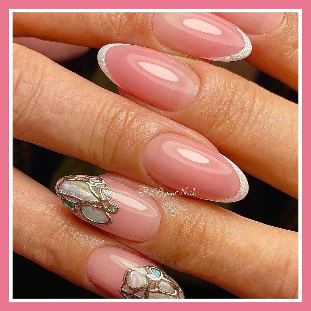 LUCU♡GELさんのインスタグラム写真 - (LUCU♡GELInstagram)「@rebornnail 様の投稿をリポスト！﻿ ルクジェル新色カラーを使用✨﻿ ﻿ …﻿ ﻿ @lucugel_nail 新色のめちゃくちゃ綺麗な﻿ コンシーラーカラーでバーチャルのスキニーフレンチ♡﻿ #ルクジェル トランスルーセントカラーは ﻿ スムーズなテクスチャーでグラデーションも﻿ ムラにならい優秀カラー♡﻿ フレンチはキラキラのホワイトなんだ✨﻿ .﻿ ハーフサイズのシェルジュエリー💎﻿ 秋冬も可愛い♡﻿ .﻿ ＊使用ジェル＊﻿ @lucugel_nail ﻿ プラスボーテシリーズ﻿ BET11 ローズオークル﻿ .﻿ lucugel﻿ ベースジェル Q-1st﻿ @takigawanailstore にてSALE中だよ☝️﻿ .﻿ #ネイルデザイン ﻿ #フレンチネイル ﻿ #バーチャルネイル ﻿ #キューティクルケア ﻿ #シンプルネイル ﻿ #秋冬ネイル﻿ #シェルネイル ﻿ #坂戸ネイル ﻿ #坂戸ネイルサロン ﻿ #rebornnail﻿ #naildesign ﻿ #橋爪由香﻿ .﻿ 埼玉県坂戸市﻿ ネイルサロン&アイラッシュ﻿ .﻿ Instagramで仕上がりの違いを是非確認して下さい♪﻿ .﻿ ＊オーナーネイリスト＊﻿ ネイリスト歴23年﻿ 日本ネイリスト協会 認定講師﻿ 橋爪由香﻿ .﻿ 当サロンスタッフは全員 ﻿ JNEC1級・JNAジェル検定上級取得✌️﻿ .﻿ 地域知名度No.1❗️﻿ 高リピート率・ネイル雑誌多数掲載﻿ ネイルサロン併設で 検定はもちろん﻿ サロンワークやアートにも対応してます❤︎﻿ .﻿ 東武東上線坂戸駅北口徒歩30秒﻿ ネイルサロン・アイラッシュ﻿ ＊ReBornNail＊﻿ .﻿ 坂戸本店﻿ ネイリスト・アイリスト募集中❣️﻿ 当サロンのスタッフは【合格までの保証付き】の検定対策とアートセミナーを無料で受講できます❤︎﻿ .﻿ ネイルスクール・スタッフ募集の詳細は﻿ プロフィールのお電話とメール、HPのお問い合わせフォームからお気軽にどうぞ♪﻿ .﻿ 皆様とお逢いできます事を楽しみにしております❤︎﻿ .﻿ #오오티디 #패션  #데일리룩  #전신샷 #인스타뷰티 #뷰티그램 #네일스타그램  #我的最愛 #钉子 #美甲  #gel  #ルクジェル #japanesenailart  #nail #nailart #インスタ映え #LUCUGEL」11月16日 10時36分 - lucugel_nail