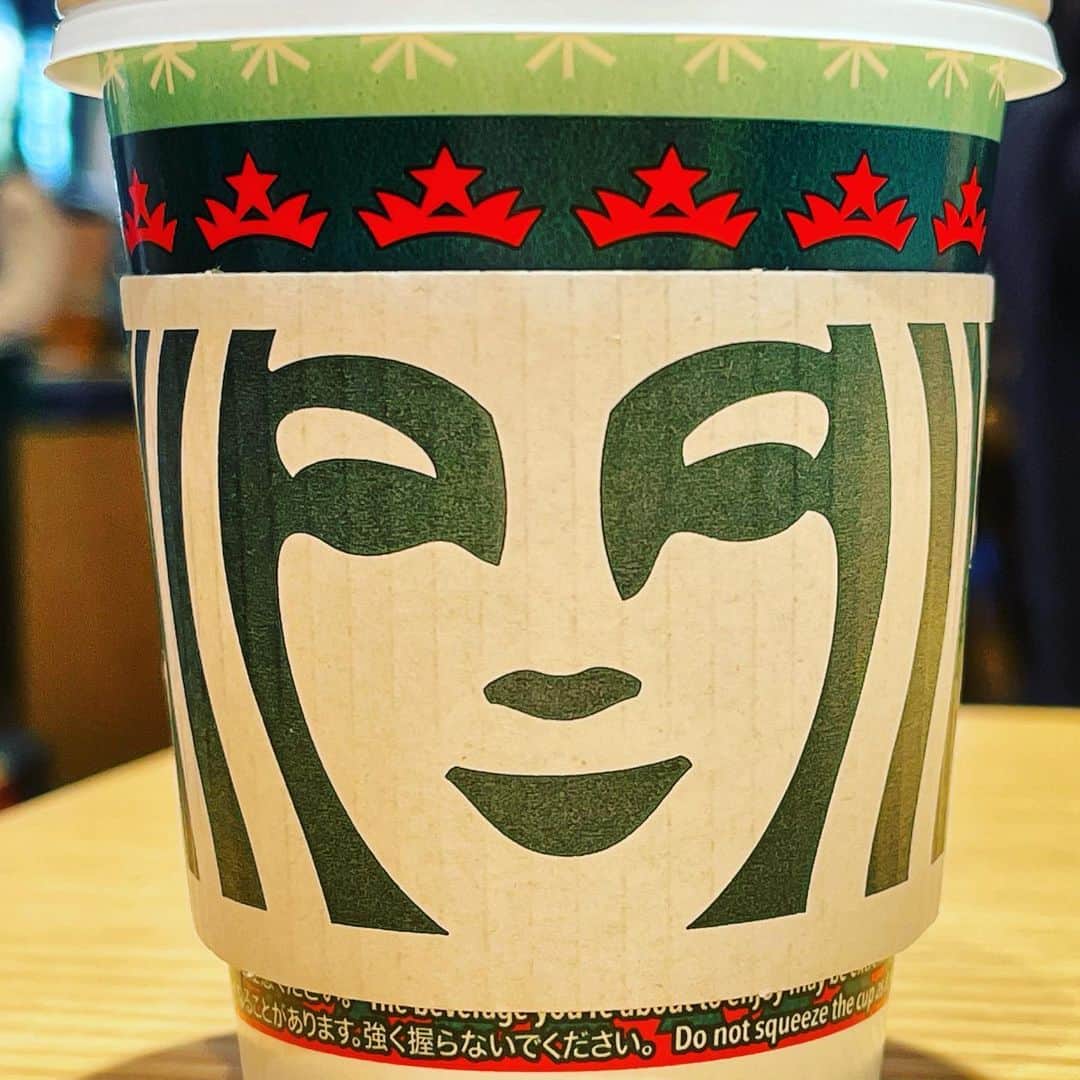のインスタグラム：「慣れない。  #スタバ #ロゴはギリシャ神話のセイレーン #でももはやただの #顔面」